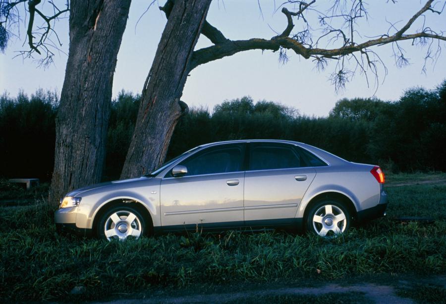  Audi A4 2.4 Sedan (B6,8E) 2002 года  (AU) (фото 2 из 6)